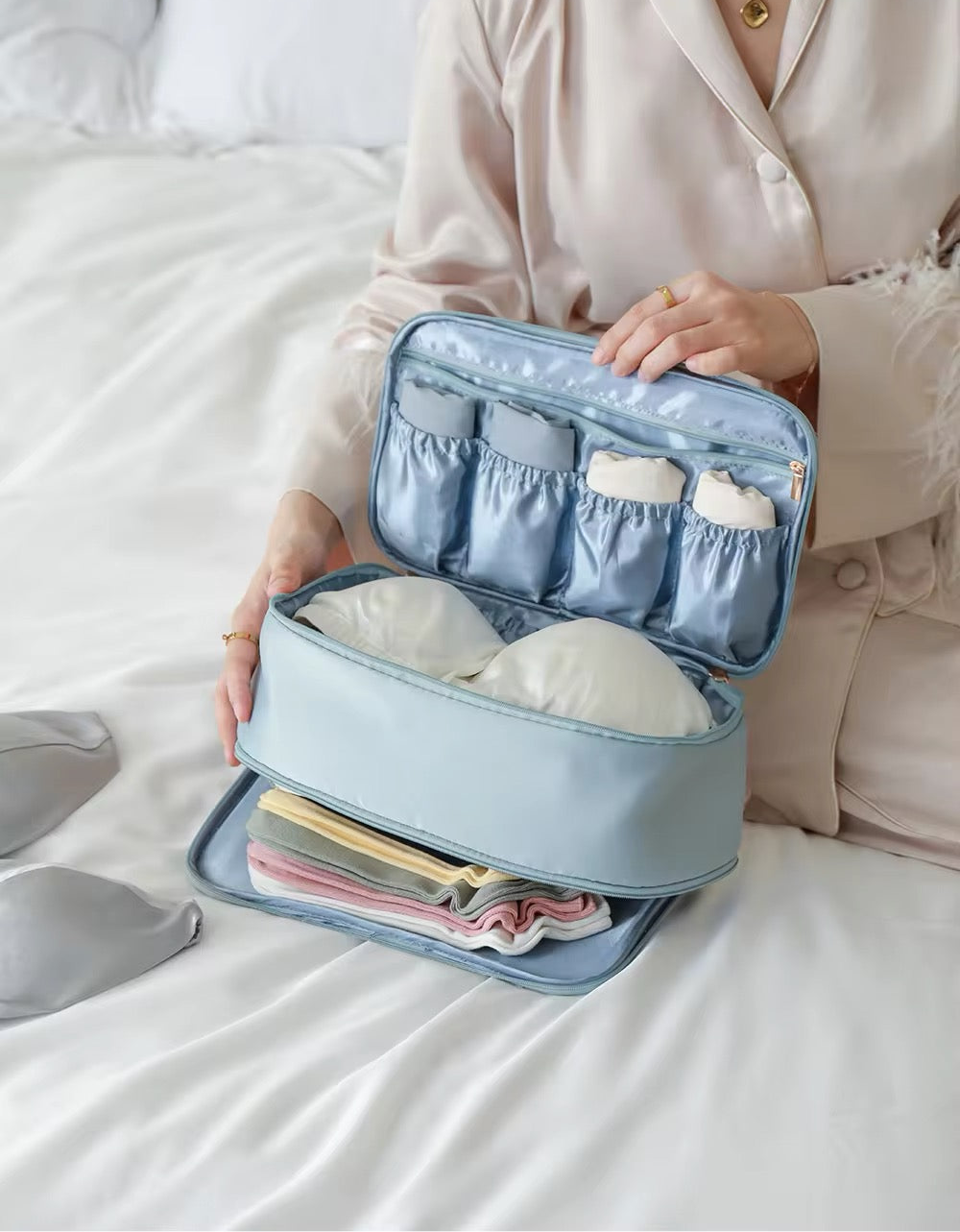 EACHY Design 'Little Kiss' Japanese Pink Satin Organisation Travel Storage Bag