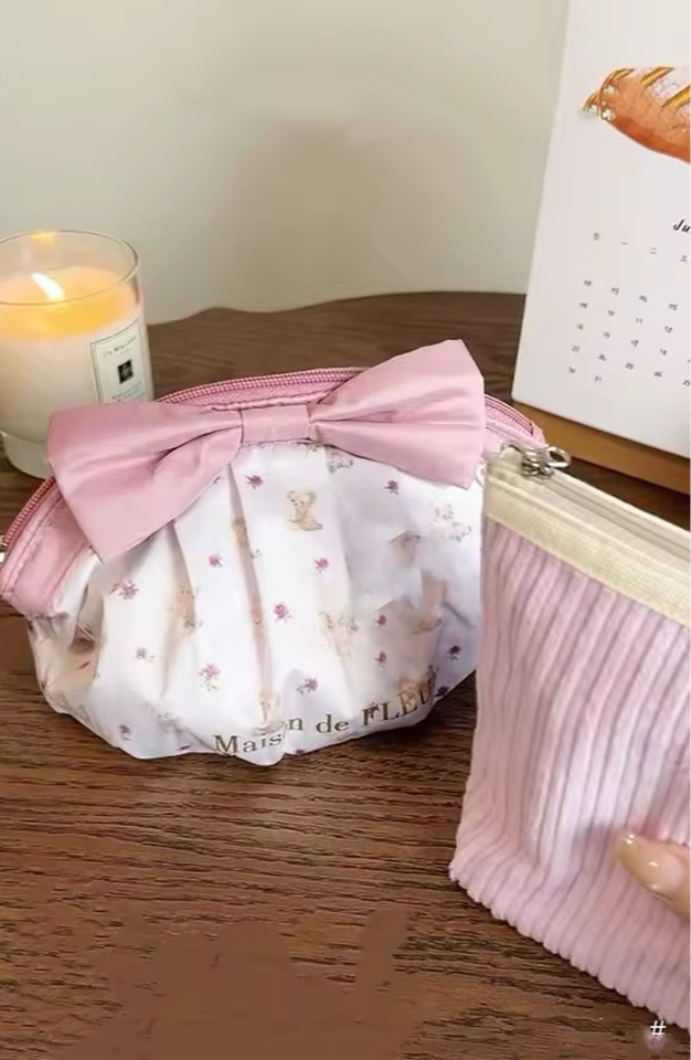 Maison De FLEUR Japanese Teddy Bear Satin Bow Makeup Bag